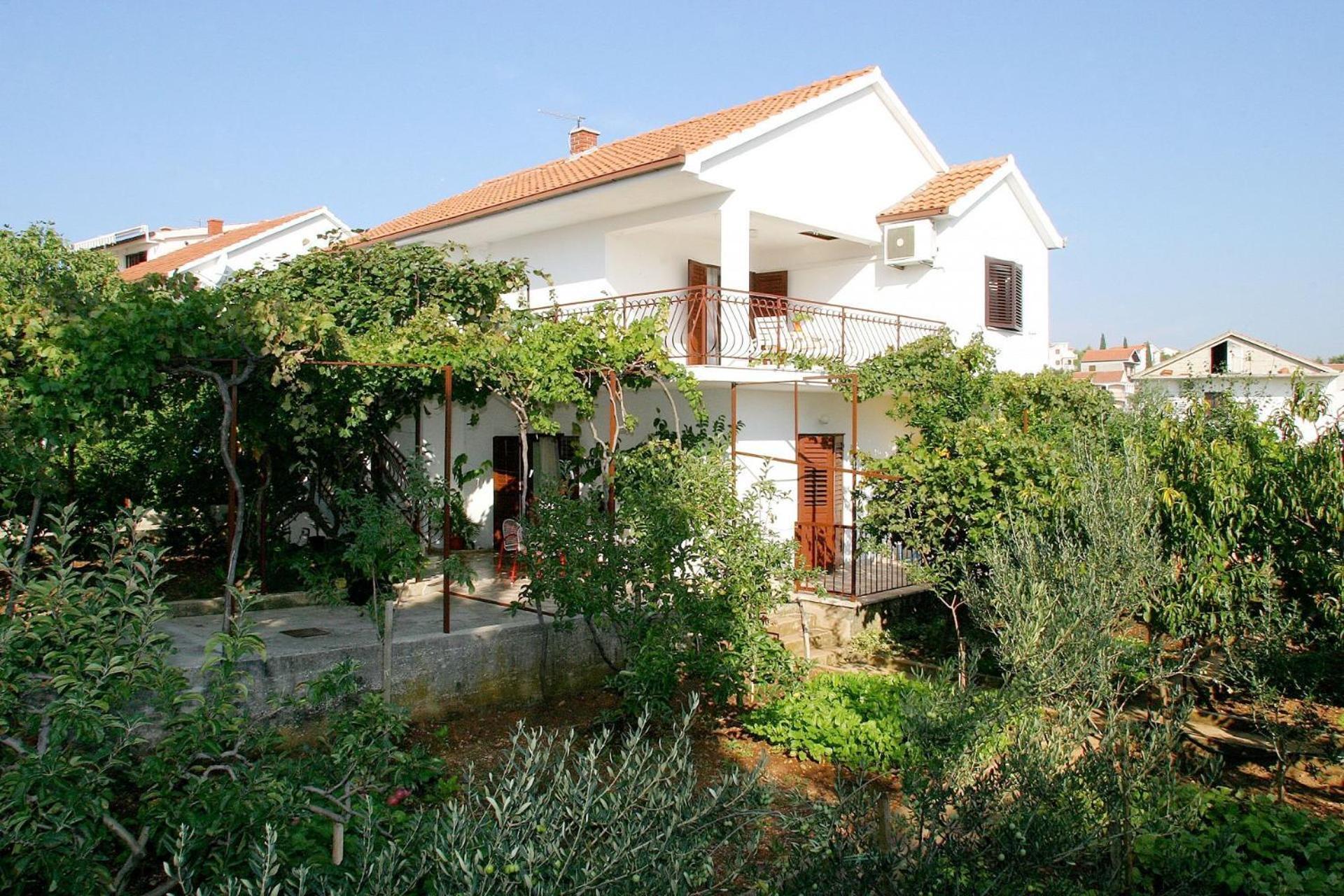 Apartments Mirja - 100M From The Beach & Parking Trogir Exterior photo